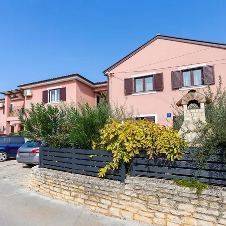 Newly Renovated Apartments In Funtana Zewnętrze zdjęcie