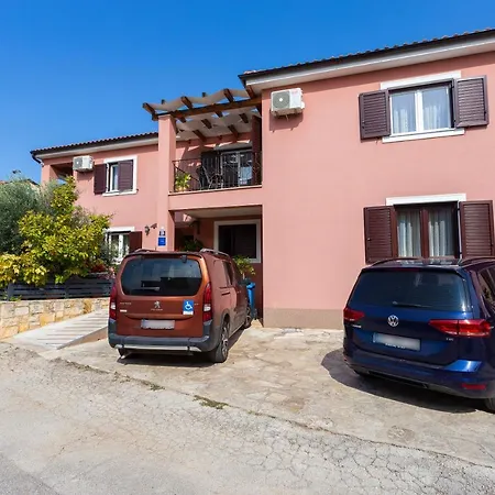 Newly Renovated Apartments In Funtana Zewnętrze zdjęcie