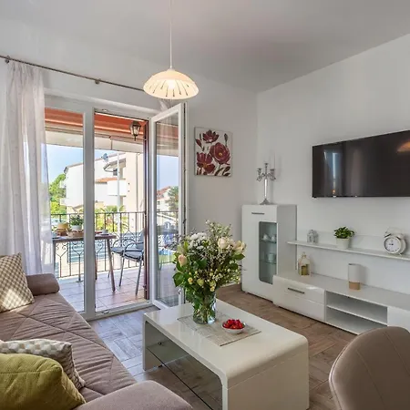 Newly Renovated Apartments In Funtana Zewnętrze zdjęcie