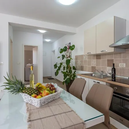 Newly Renovated Apartments In Funtana Zewnętrze zdjęcie