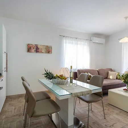Newly Renovated Apartments In Funtana Zewnętrze zdjęcie