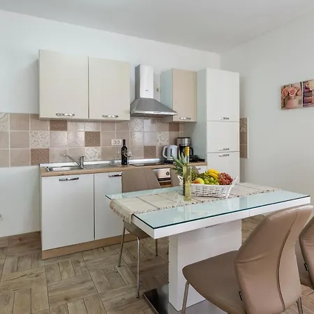 Newly Renovated Apartments In Funtana Zewnętrze zdjęcie