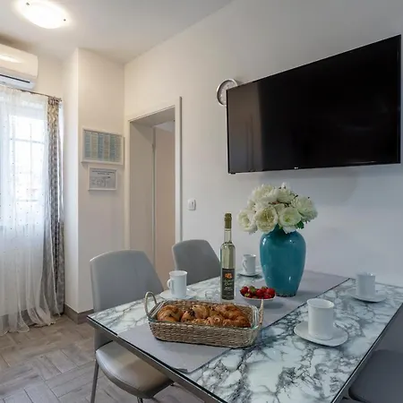 Newly Renovated Apartments In Funtana Zewnętrze zdjęcie