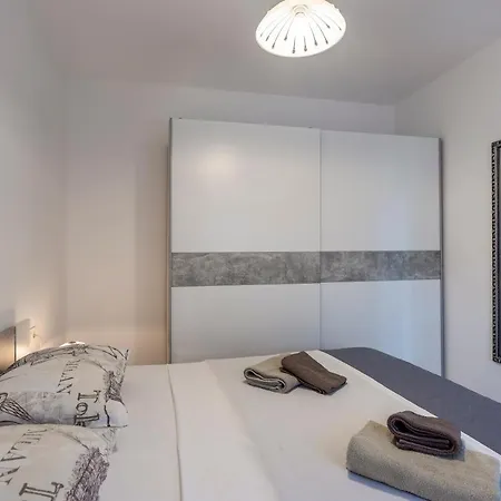 Newly Renovated Apartments In Funtana Zewnętrze zdjęcie