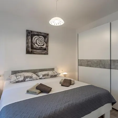 Newly Renovated Apartments In Funtana Zewnętrze zdjęcie