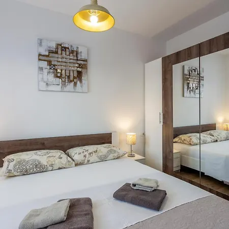 Newly Renovated Apartments In Funtana Zewnętrze zdjęcie