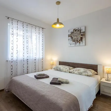 Newly Renovated Apartments In Funtana Zewnętrze zdjęcie