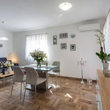 Newly Renovated Apartments In Funtana Zewnętrze zdjęcie