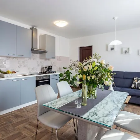Newly Renovated Apartments In Funtana Zewnętrze zdjęcie