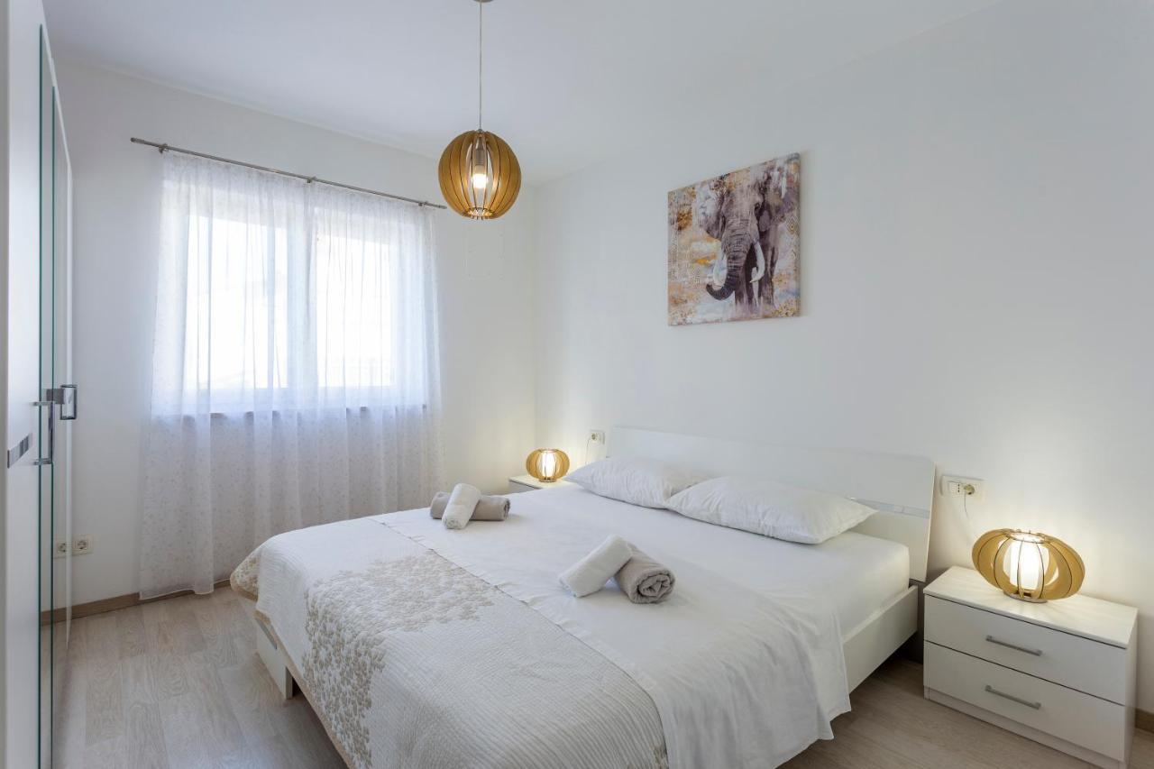 Newly Renovated In Apartment Funtana