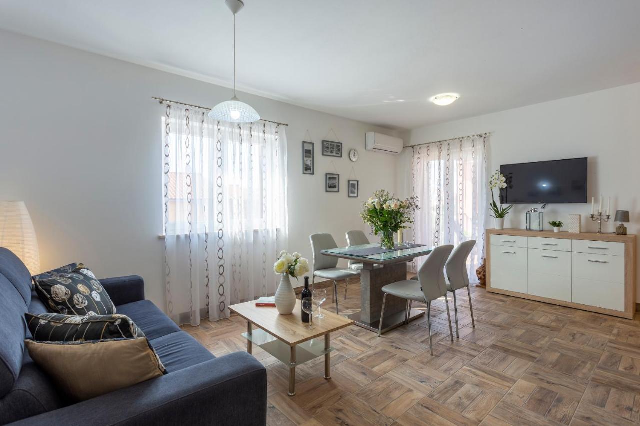 Newly Renovated In Funtana
