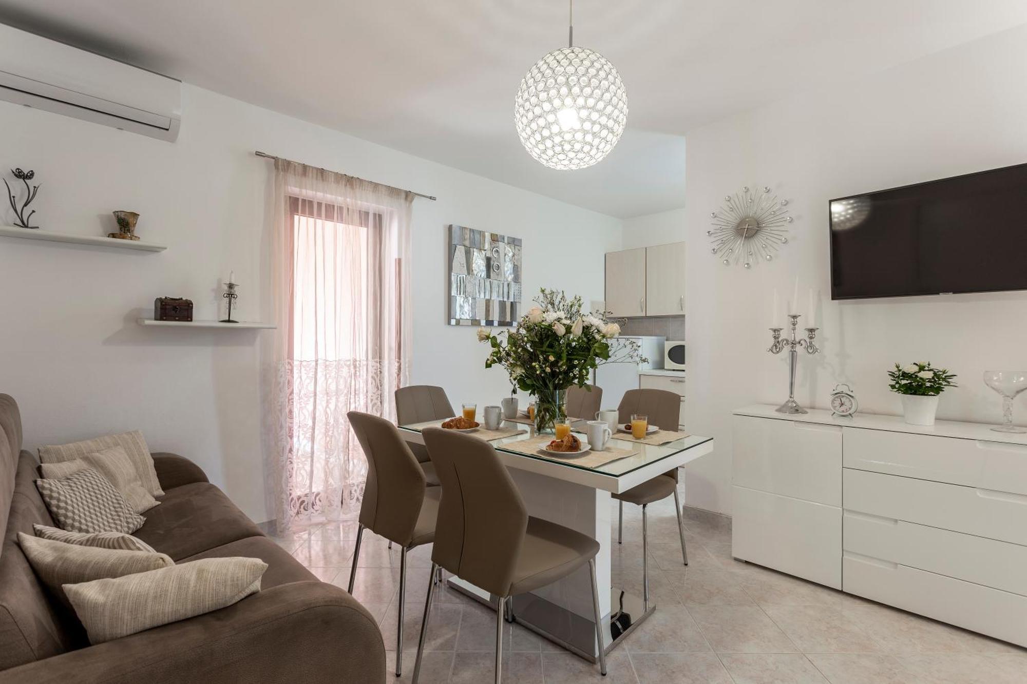 Newly Renovated In Apartment Funtana